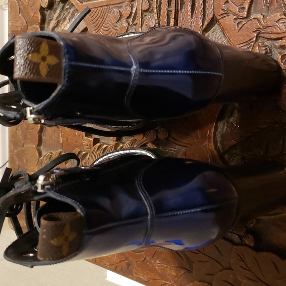 Louis Vuitton Chunky Heel Boots size 37 EUC...RARE FIND - Picture 6 of 10